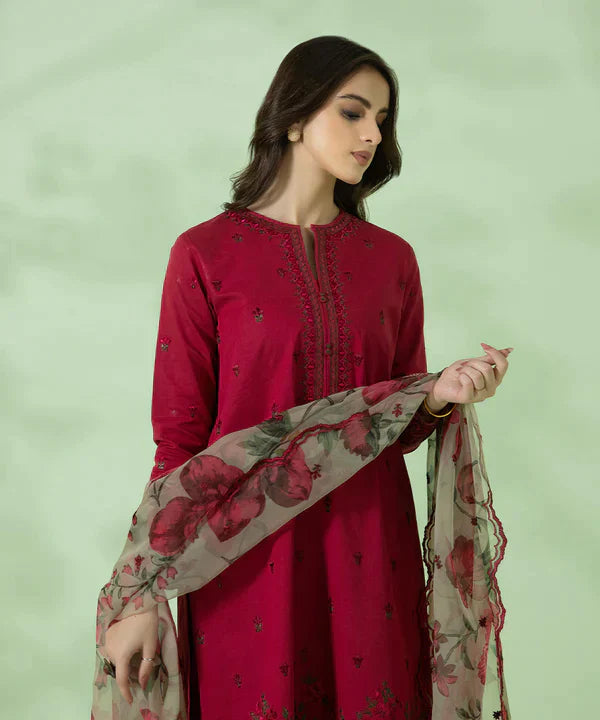 Sapphire Embroidered Lawn 3 Piece Suit D/751