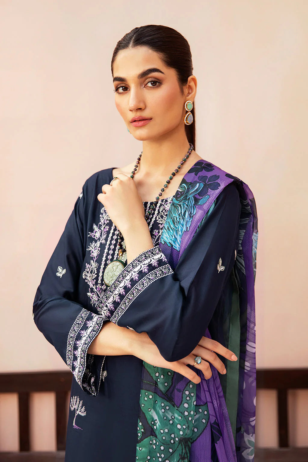 Sapphire Embroidered Lawn 3 Piece Suit SP-D/16