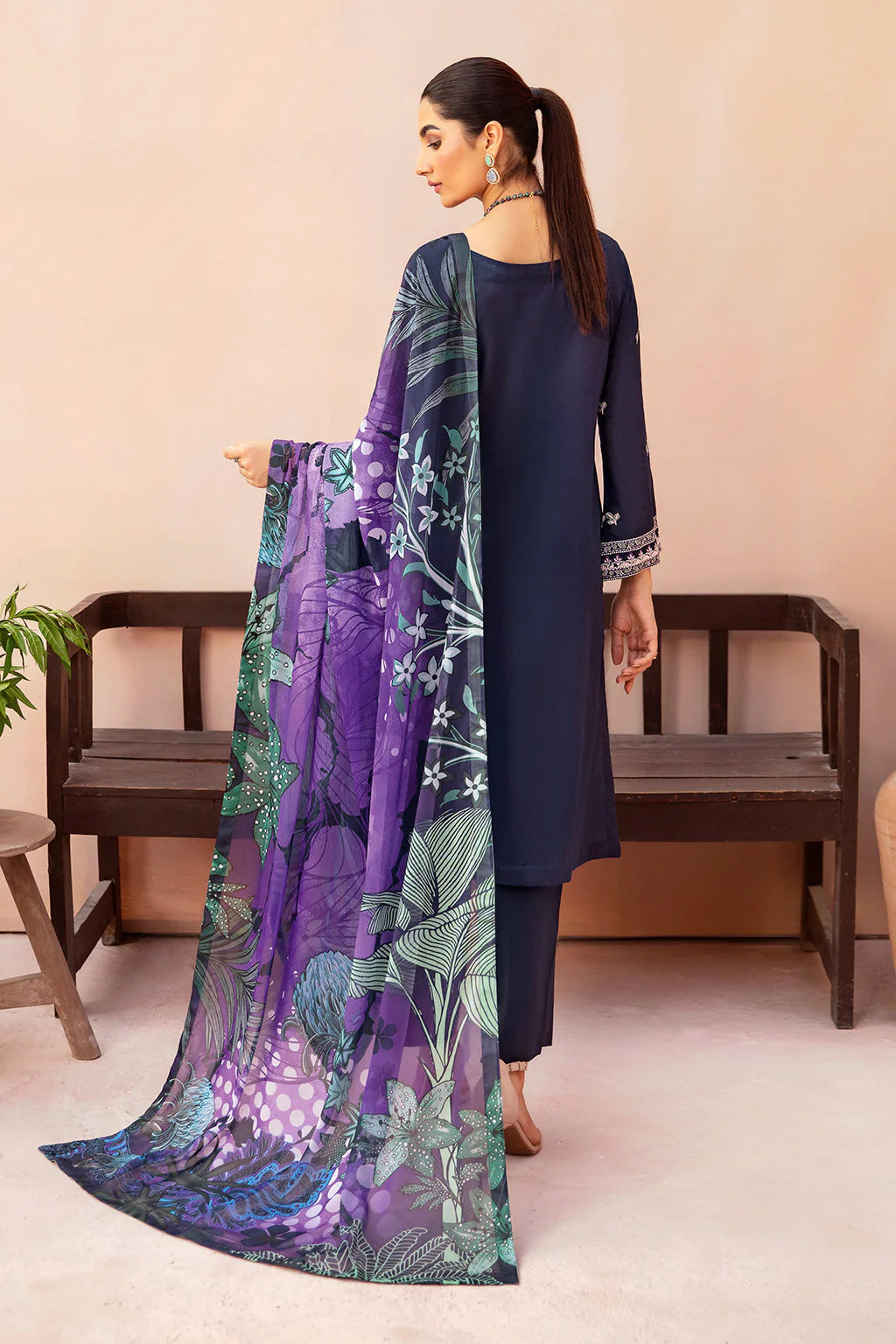 Sapphire Embroidered Lawn 3 Piece Suit SP-D/16