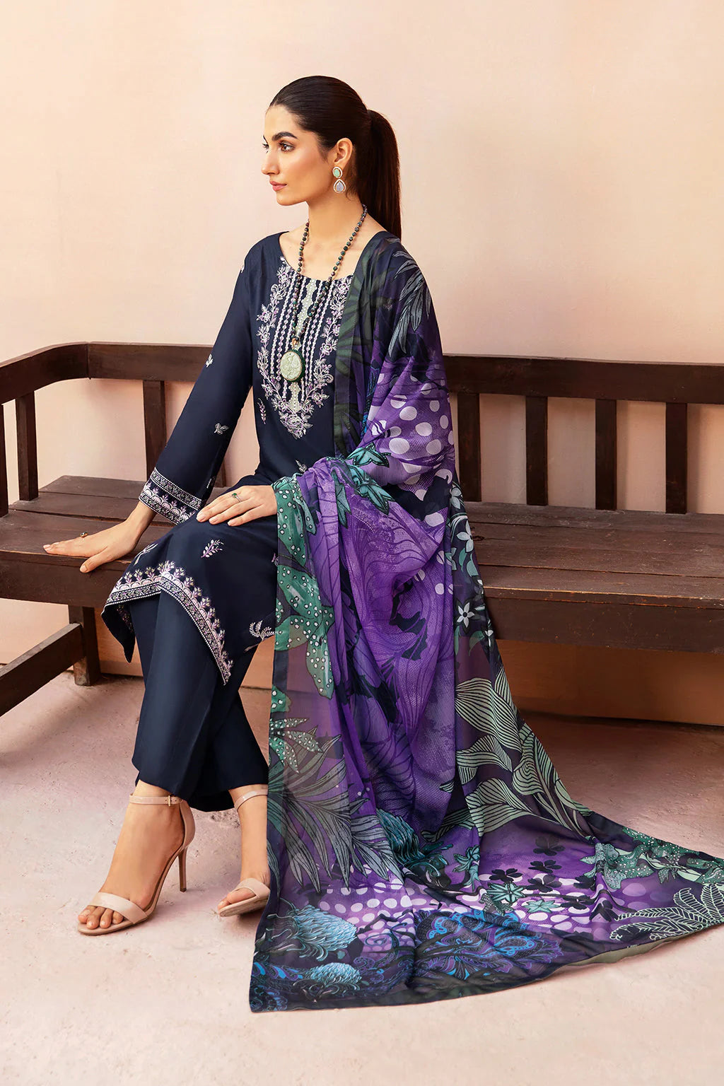 Sapphire Embroidered Lawn 3 Piece Suit SP-D/16