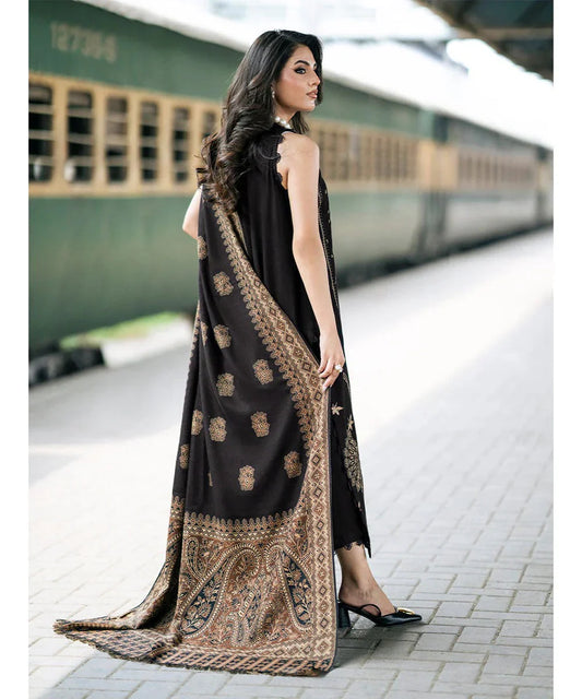 Izel Embroidered Three Piece Dhanak D-90