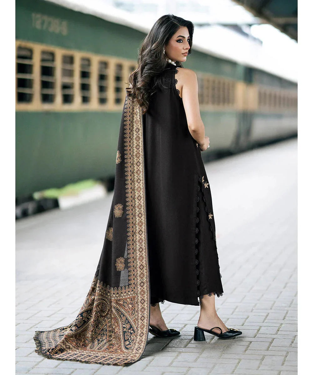 Izel Embroidered Three Piece Dhanak D-90