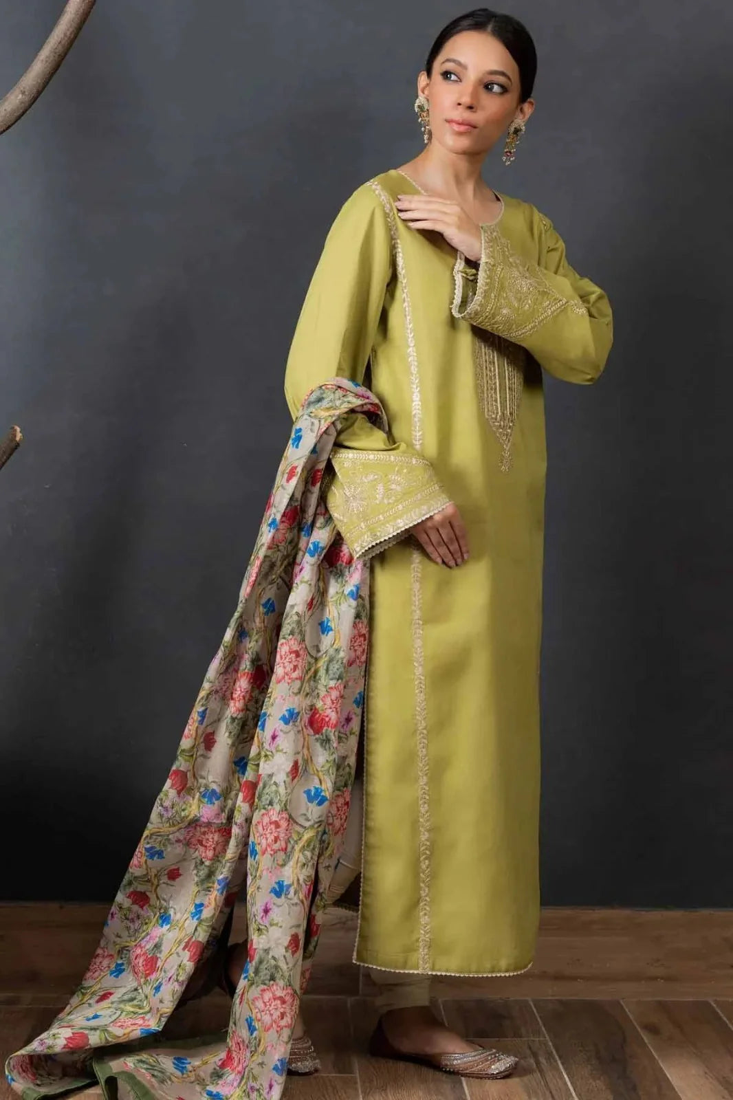 sapphire Embroidered Lawn 3 Piece Suit D/36