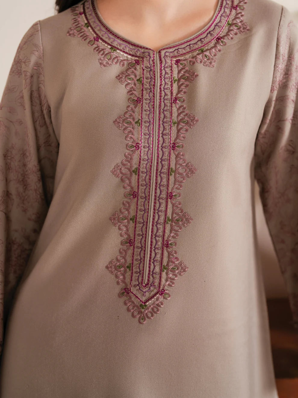 Garnet Embroidered lawn Three Piece Shahmina D/21