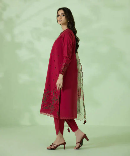 Sapphire Embroidered Lawn 3 Piece Suit D/751