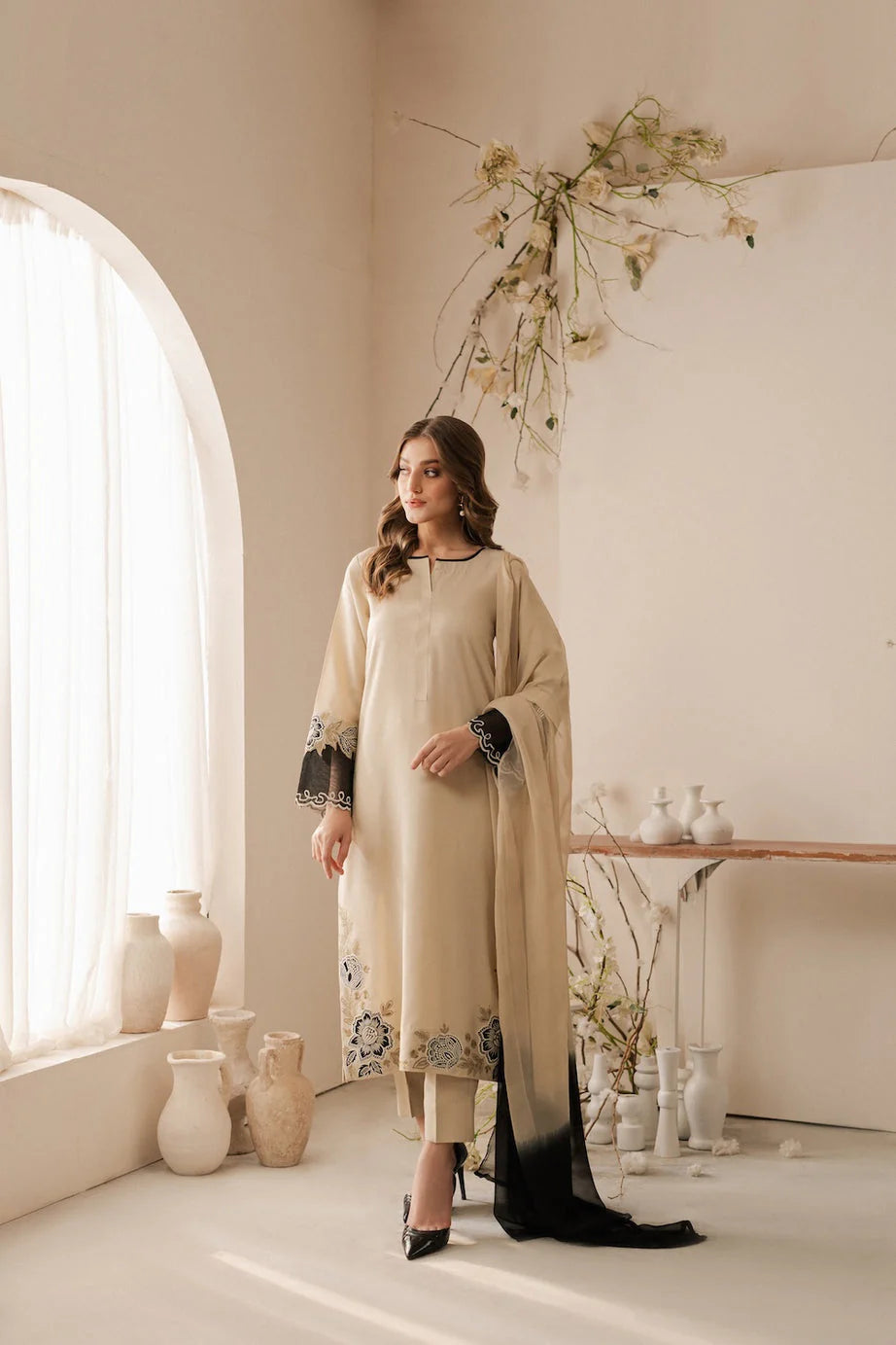 IZEL Embroidered Lawn 3 Piece Suit IZ-09