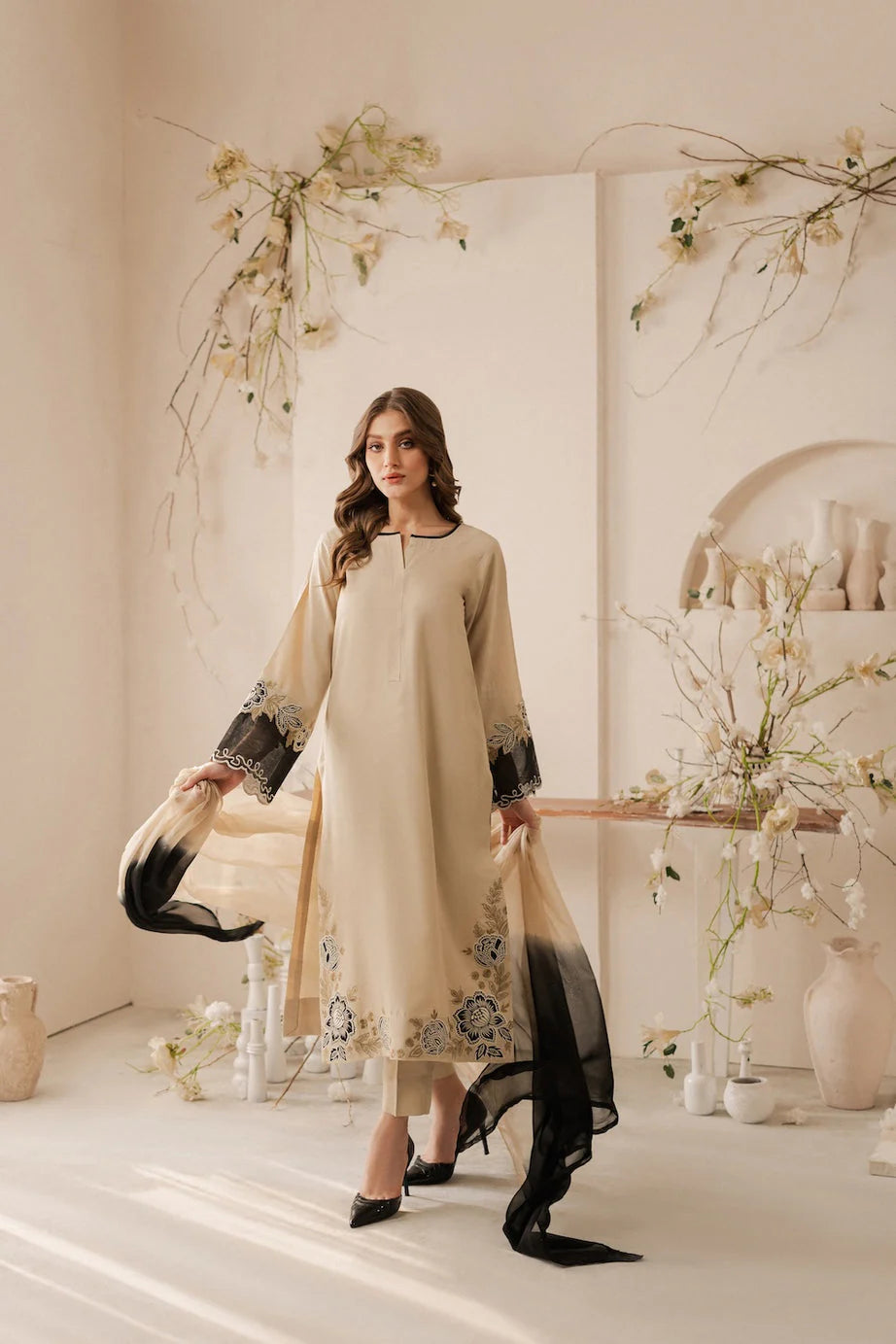 IZEL Embroidered Lawn 3 Piece Suit IZ-09