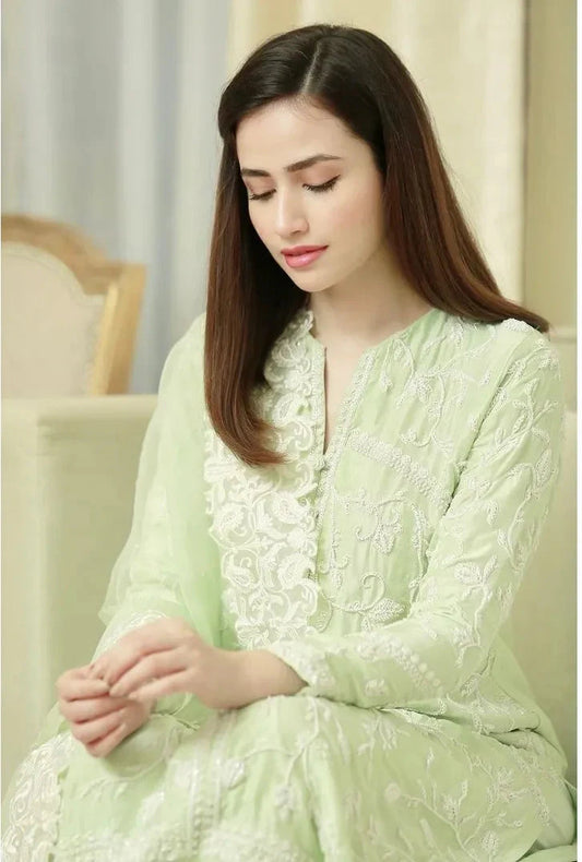 Bareeze Pista Embroidered Lawn 3 Piece Suit D/01 - D#30